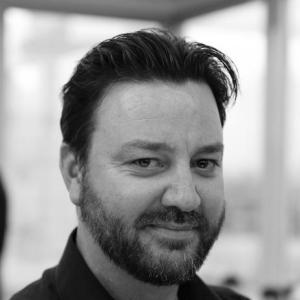 Headshot of Luis Piek.